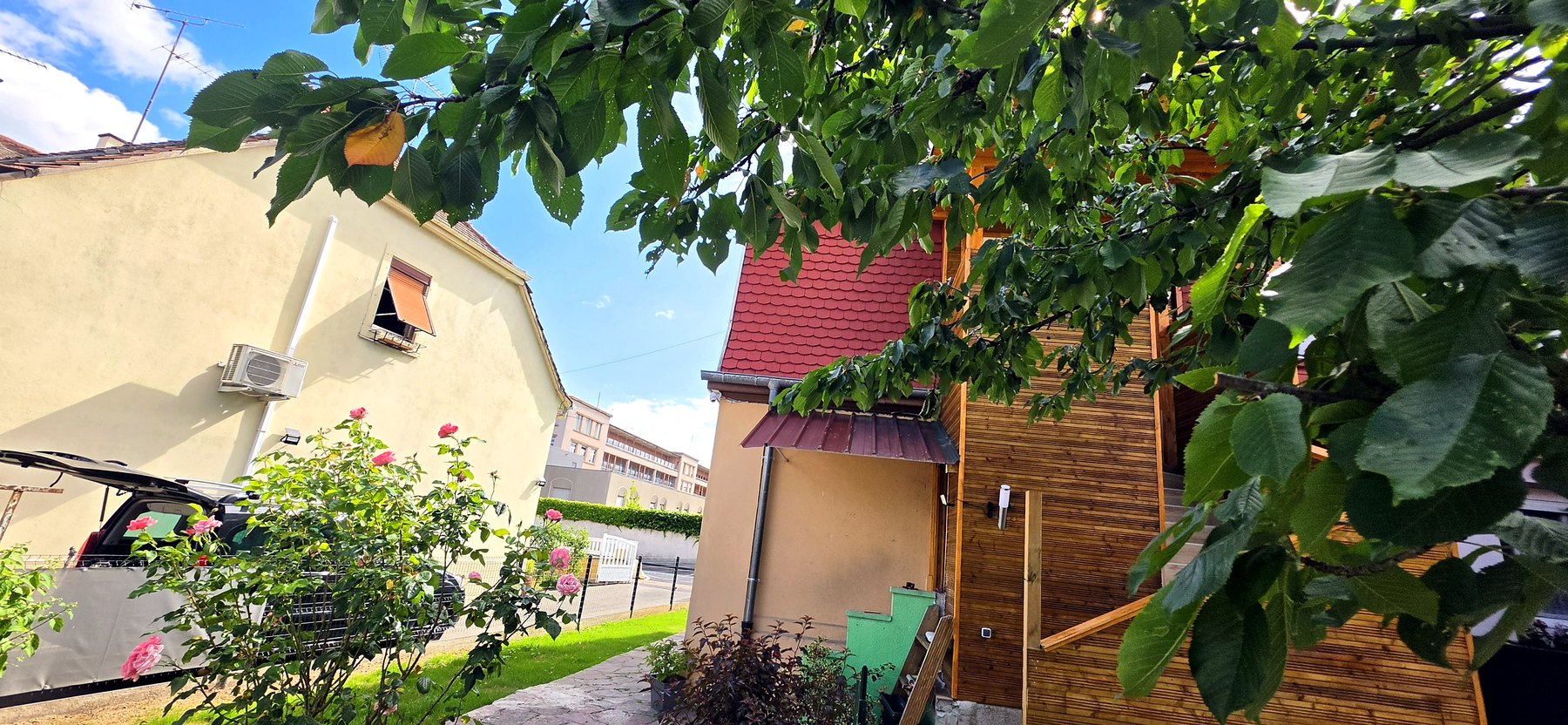 Jardin fleuri du gîte à Colmar